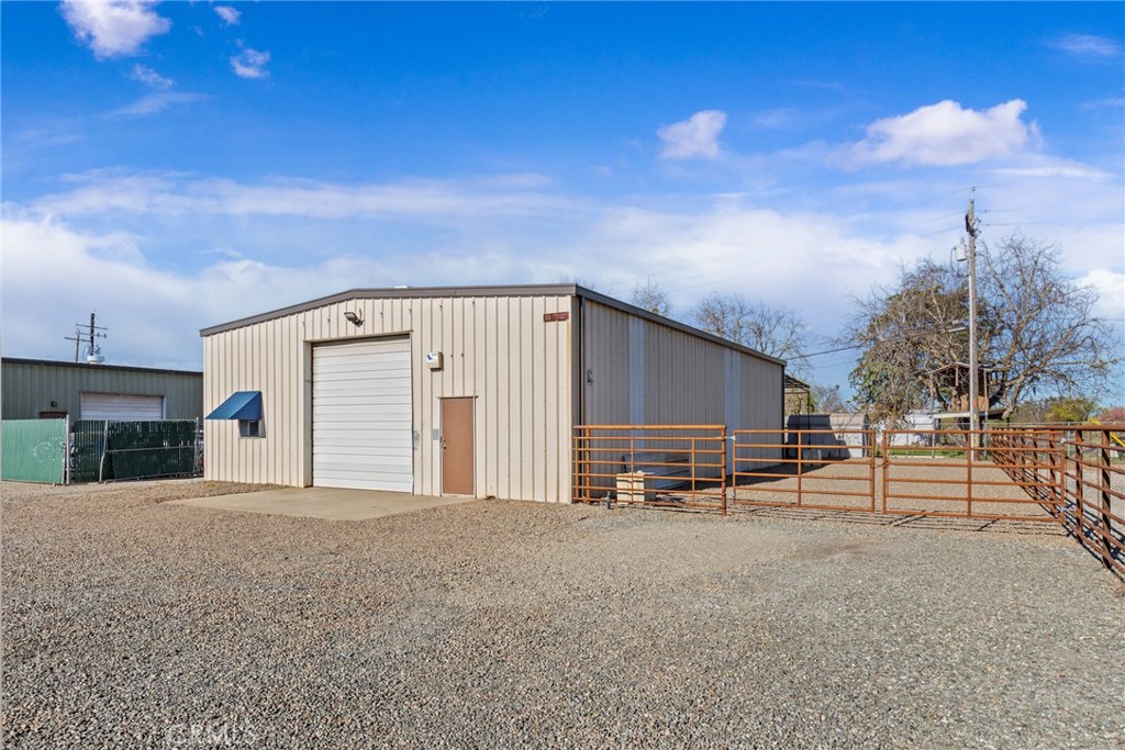 Move in ready warehouse with conditioned office! Amazing location with a little bit of everything for your business. Office has been updated with new flooring, paint and mini split as well as a fully remodeled restroom. Warehouse has a new roof and great access with a 12' roll up door in front and rear man door. Property included ~3,000sqft of fenced yard space along the side and back of the building. Modified Gross Lease