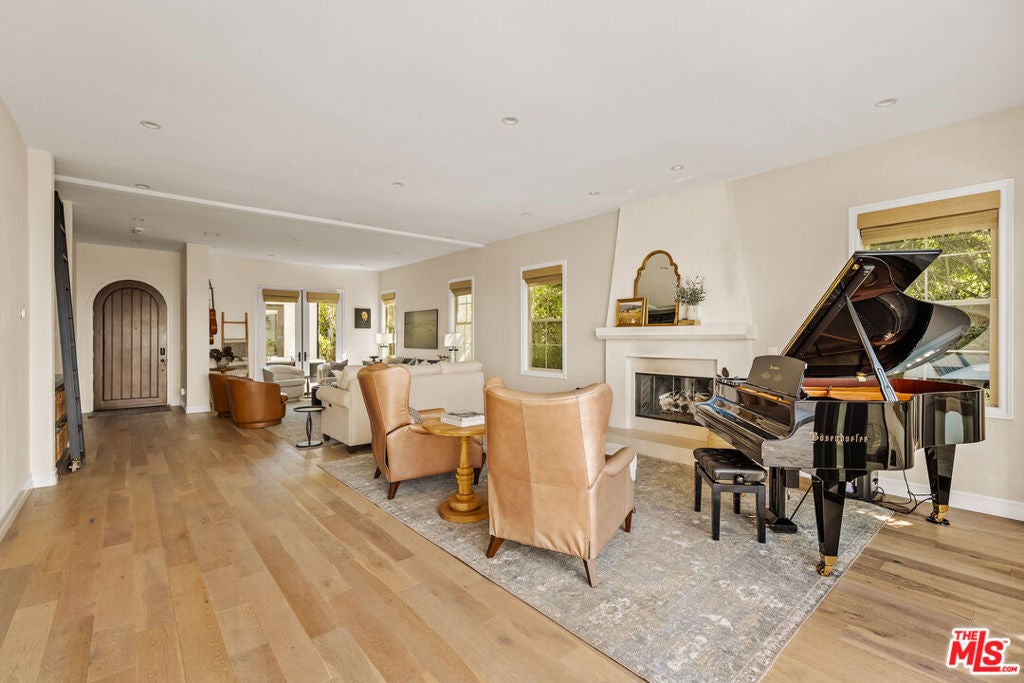 7585 Shore Cliff Drive
