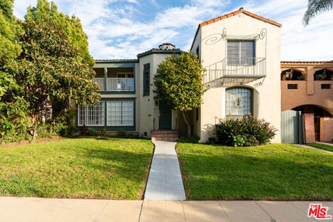 Photo of 1064 S Hayworth Avenue, Los Angeles, CA 90035 (MLS # 26999677)