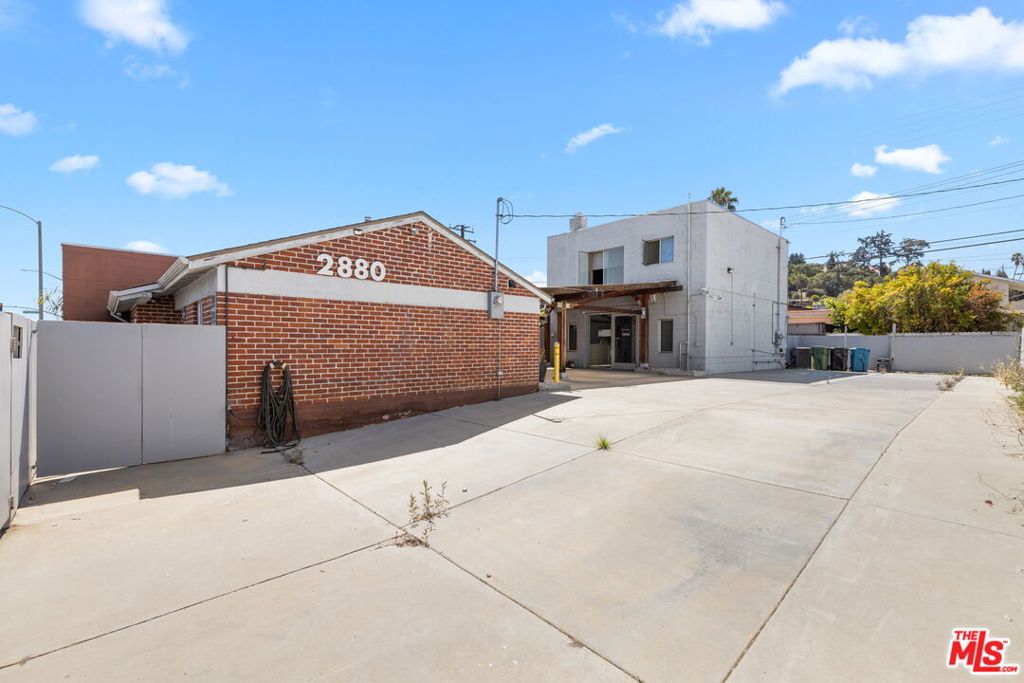 2880 W Valley Boulevard