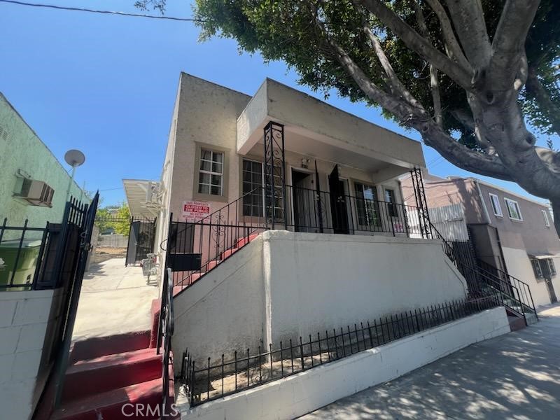 Ideal property in Boyle Heights for an investor or owner user. All three units are vacant. Property consists of 2 attached residential one-bedroom units with 1 3/4 baths and a detached building that was used as a restaurant in the past. Former restaurant detached building could possibly be converted to an A.D.U. Buyer to check with the City of L.A. for all possibilities with the detached building. Ideal location to Downtown L.A. Great investment since all units are vacant and rents can be set at buyers' choice.
Owner may carry 1st Trust Deed with Buyer putting 35% or 40% down payment.