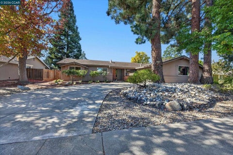 Photo of 245 Pickering Pl PL, Walnut Creek, CA 94598 (MLS # 41151252)