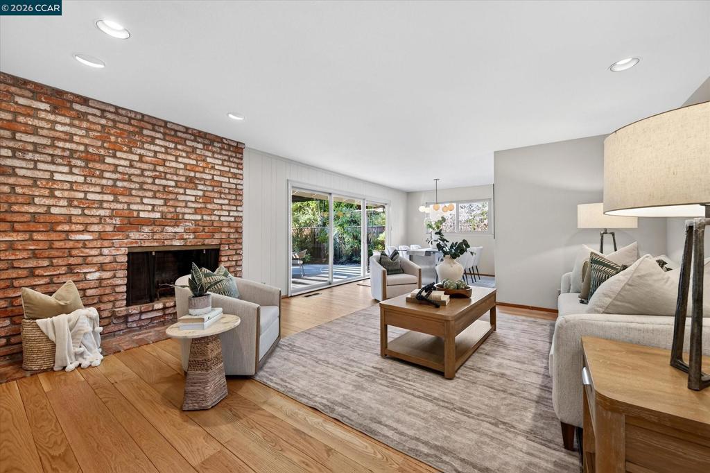 245 Pickering Pl
