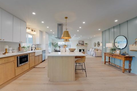 Photo of 2927 Governor Dr Dr, San Diego, CA 92122 (MLS # 260005670SD)