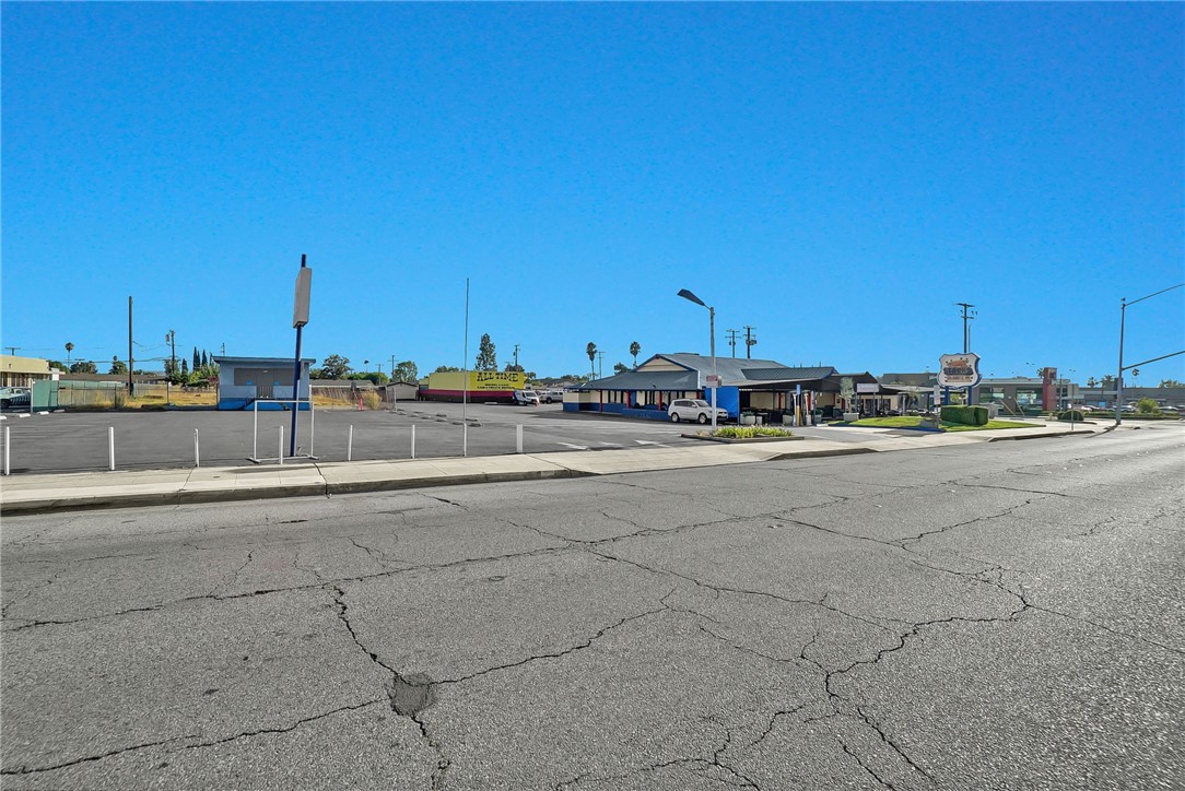 640 W Route 66