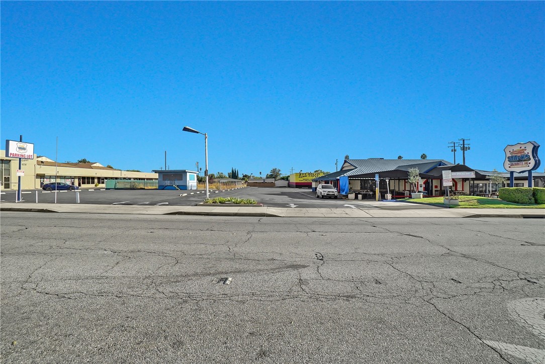 640 W Route 66