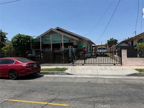 Photo of 321 N Willowbrook AVE, Compton, CA 90220 (MLS # DW26171393)