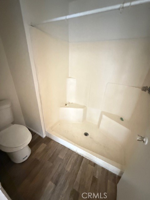 Community in the City of EL Monte. The Tri-Level Condo is approximately 1277 square feet Inside, with 3bedrooms and 2.5 bathrooms, plus an attached 2-Car Garage. Located in t Close to Super Market, Bus Stations, and Access to Freeways 10,60 and 605.