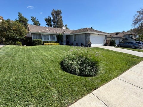 Photo of 41664 Avenida De La Reina, Temecula, CA 92592 (MLS # SW26223401)