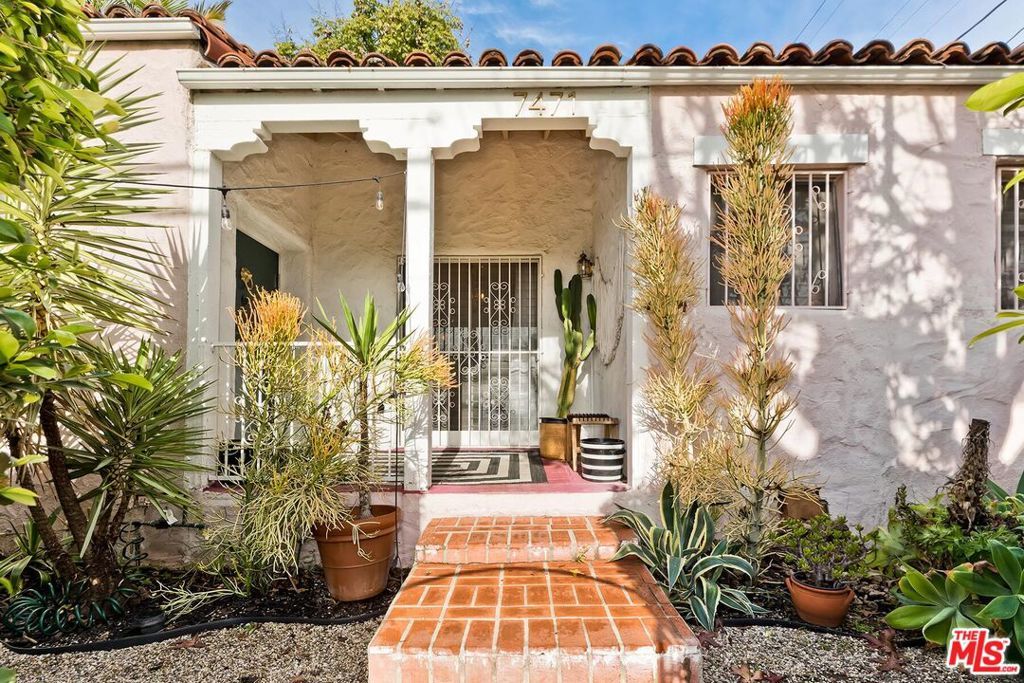 Photo of 7471 Clinton Street, Los Angeles, CA 90036 (MLS # 26642467)