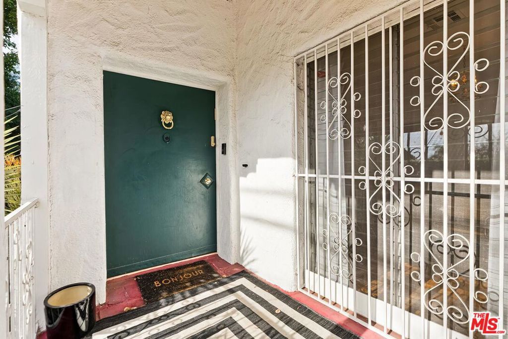 Photo of 7471 Clinton Street, Los Angeles, CA 90036 (MLS # 26642467)