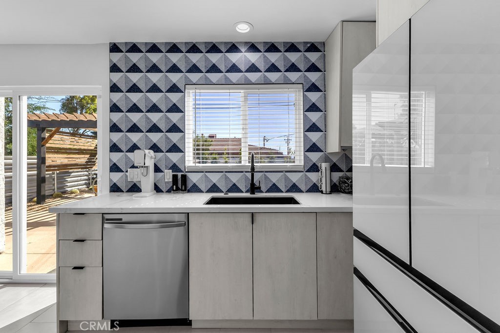 485 W Tramview