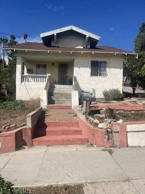 Photo of 2215 Parkside AVE, Los Angeles, CA 90031 (MLS # CV26212919)