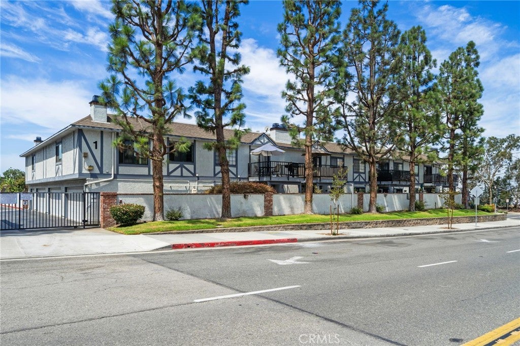 2599 Walnut Avenue Ave