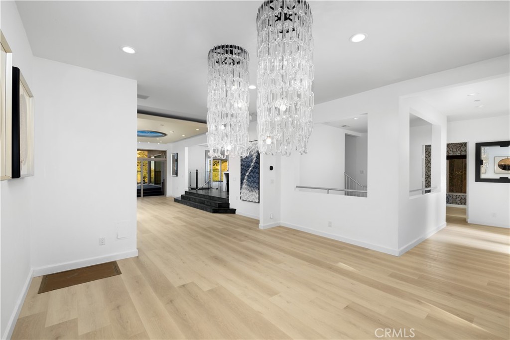 2637 N Mountain Avenue