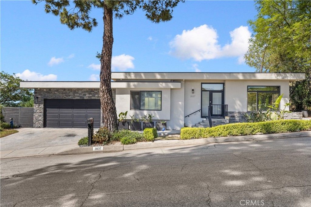 Photo of 2637 N Mountain Avenue, Claremont, CA 91711 (MLS # TR26056552)