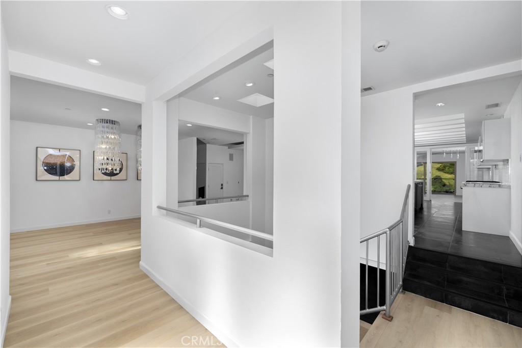 2637 N Mountain Avenue