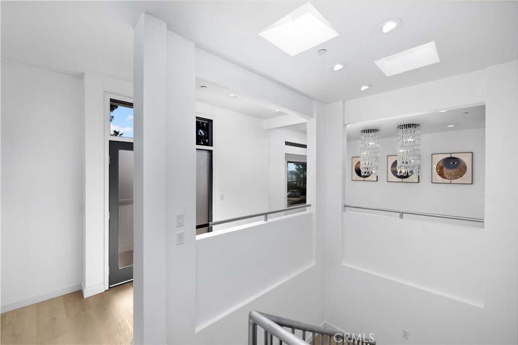 2637 N Mountain Avenue