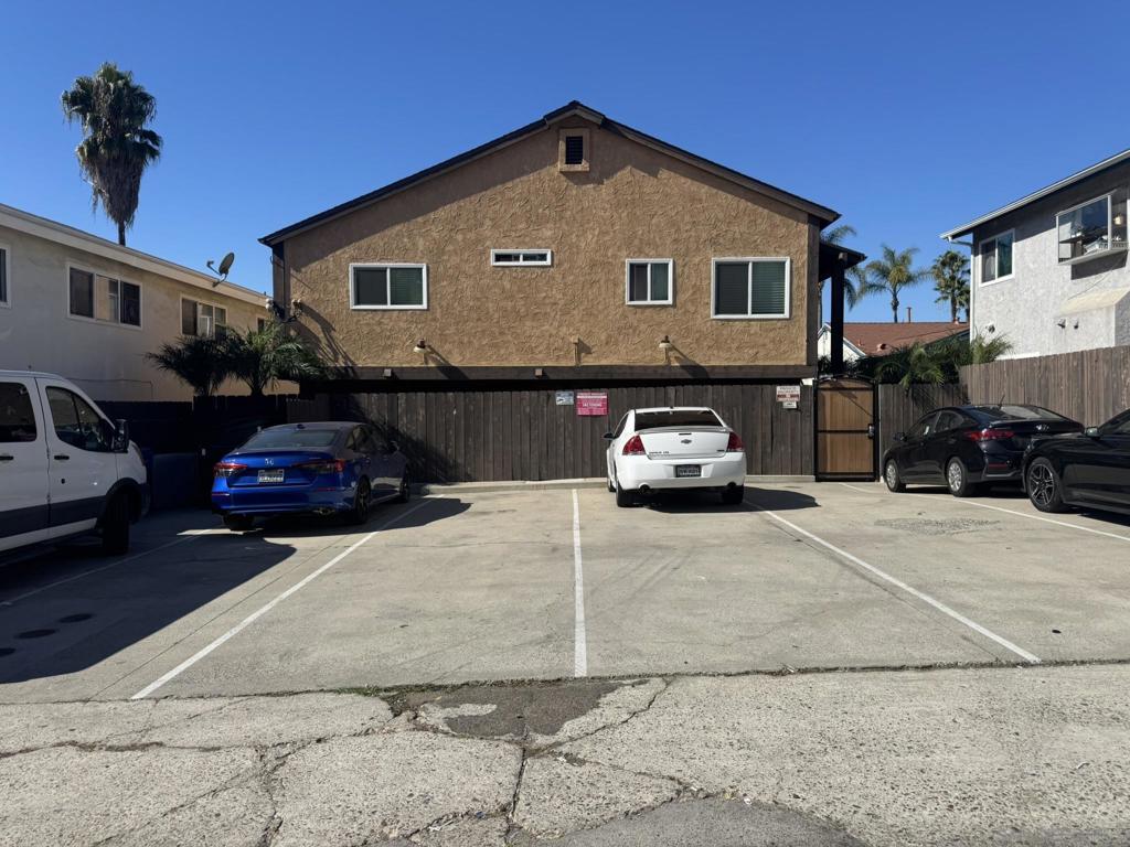 4435 Estrella Avenue