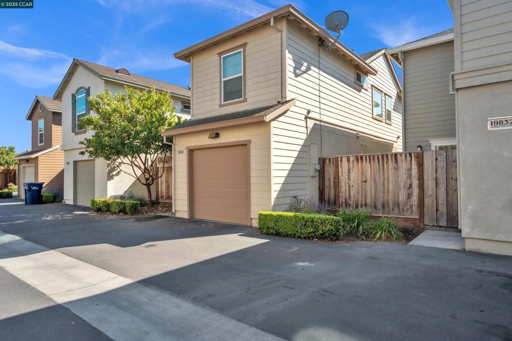 Nestled in the desirable Rogge neighborhood, this contemporary home offers a bright, cheerful atmosphere with modern amenities throughout. The stylish eat-in kitchen boasts granite countertops, stainless steel appliances, a gas cooktop, and a spacious pantry—ideal for the family chef. Additional highlights include tasteful flooring, LED lighting, updated baths, and the convenience of an upstairs laundry room. The low-maintenance yard provides the perfect setting for BBQs or simply relaxing outdoors. With a nearby park, schools, shopping, and dining plus easy freeway access, this home is just a short drive from Monterey. A wonderful opportunity in a sought-after location!