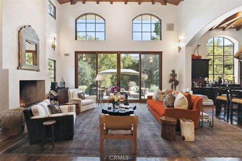 Photo of 2040 Mckain Street, Calabasas, CA 91302 (MLS # SR26056238)