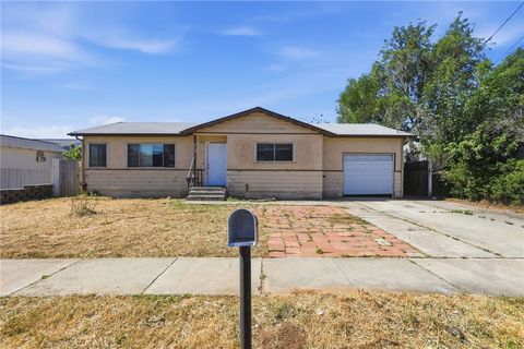 Photo of 913 Goldenrod St, Escondido, CA 92027 (MLS # OC26043415)