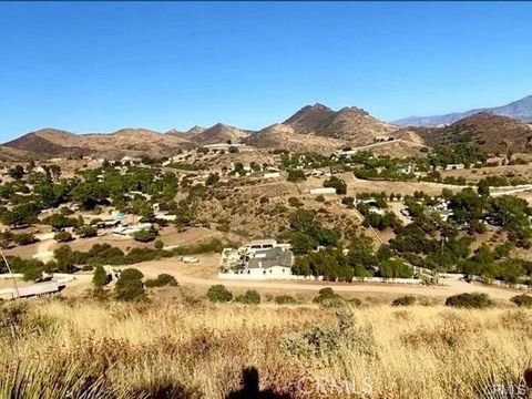 Photo of 32600 Willow Lane, Agua Dulce, CA 91390 (MLS # SR26054938)