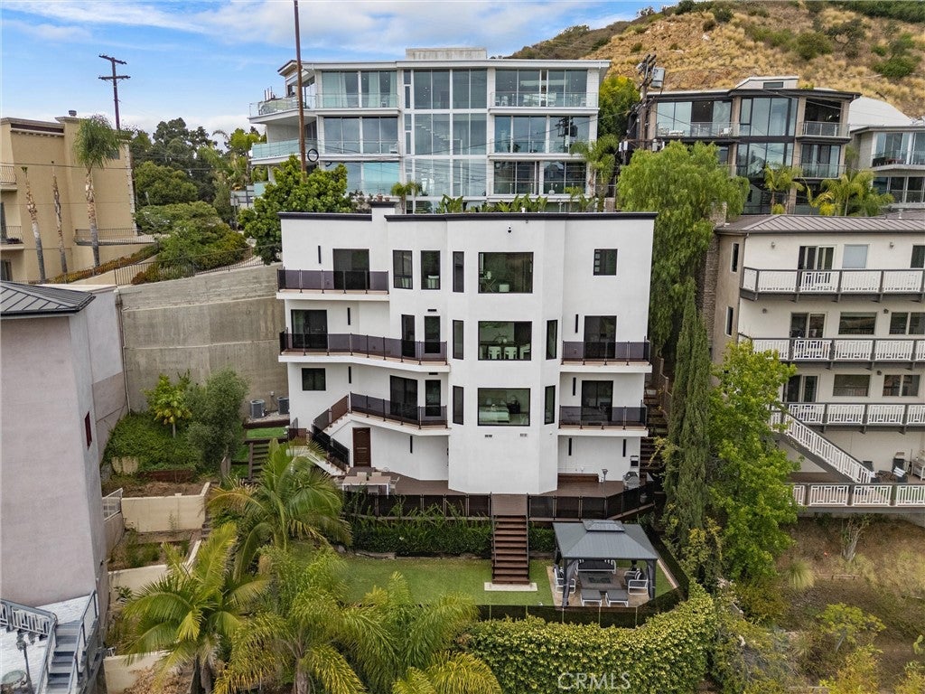 6438 Georgius WAY, Los Angeles CA 90068
