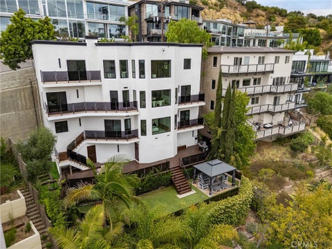 Photo of 6438 Georgius WAY, Los Angeles, CA 90068 (MLS # SR26113045)