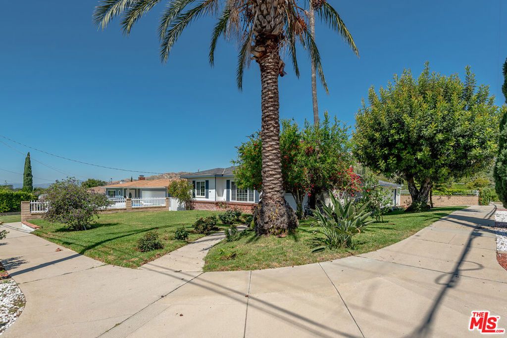 Photo of 8001 Wentworth Street, Sunland, CA 91040 (MLS # 26672063)