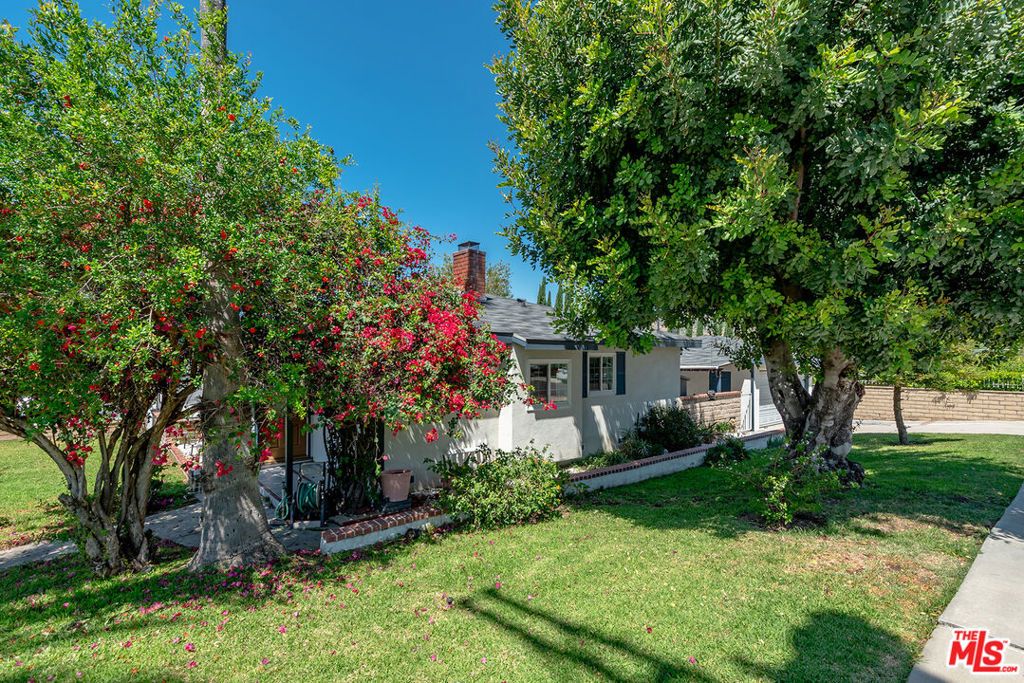 Photo of 8001 Wentworth Street, Sunland, CA 91040 (MLS # 26672063)