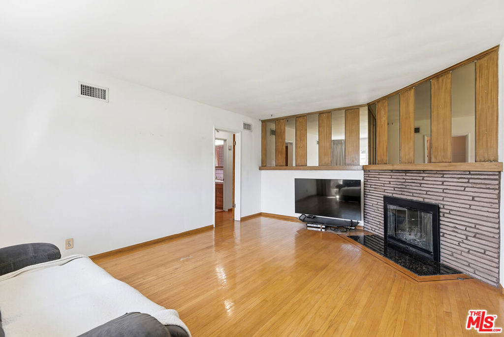 8001 Wentworth Street