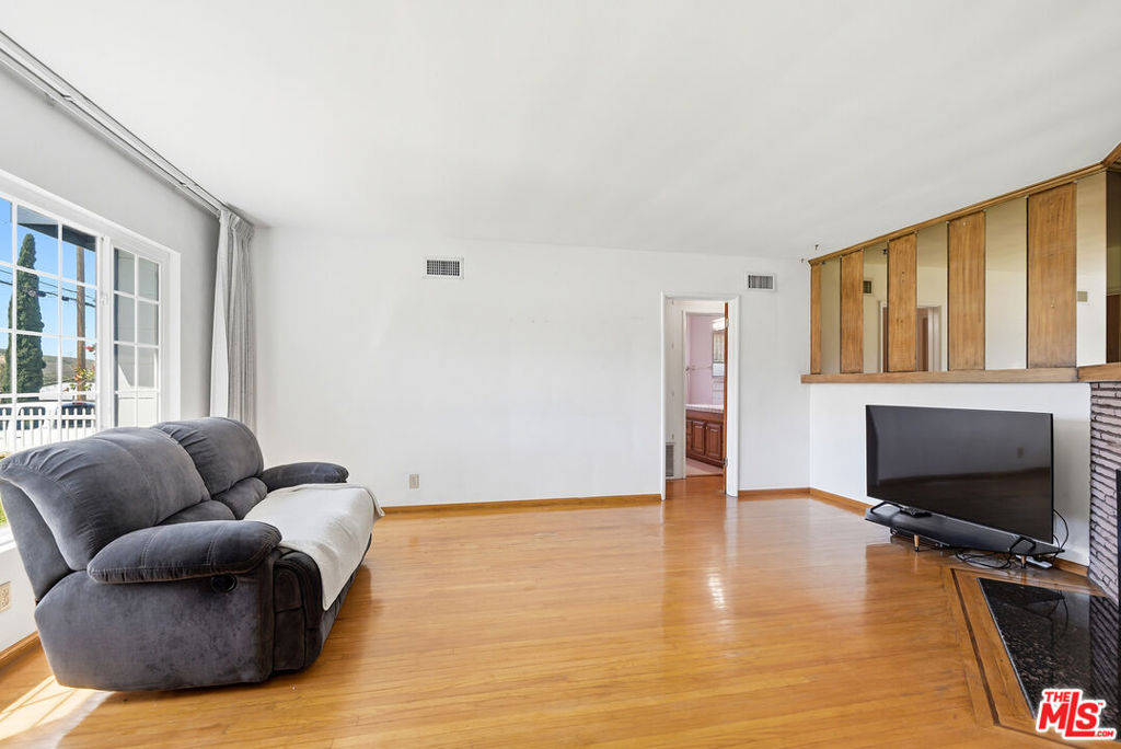 8001 Wentworth Street