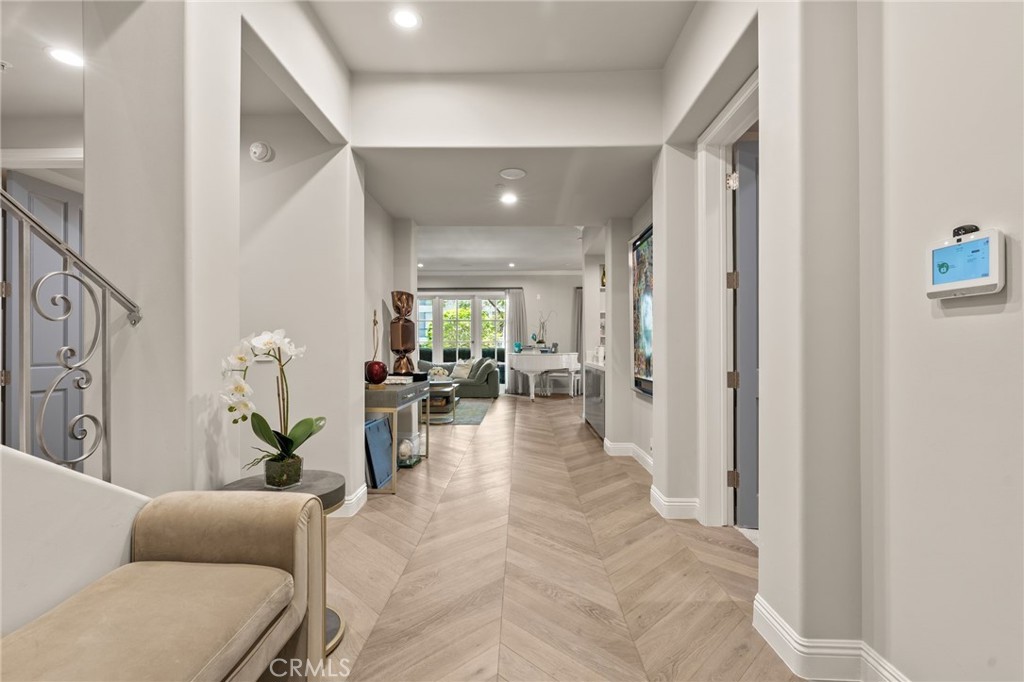 Properties 1 11500 San Vicente Boulevard 202