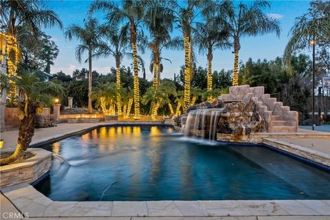 Photo of 9735 Baden AVE, Chatsworth, CA 91311 (MLS # SR26105301)