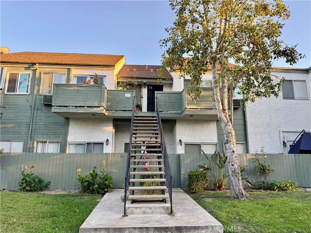 Welcome to 619 N Bristol St, Unit 17 in Santa Ana!
This well-maintained 1-bedroom, 1-bathroom home offers a warm and inviting feel in a clean, quiet community. The spacious and open living and dining area creates a comfortable flow, perfect for relaxing or entertaining. The owners have lovingly cared for this home for over 15 years, and it shows!
This cozy condo is an excellent fit for a single person, couple, or small family looking for a great starter home. The community is peaceful and well-kept, providing a sense of comfort and pride of ownership. Conveniently located near shopping, dining, schools, and freeways, this home offers both comfort and accessibility.