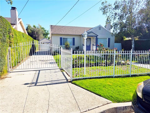 Photo of 15219 Wyandotte ST, Van Nuys, CA 91405 (MLS # SR26130730)