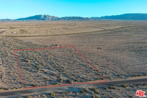 Photo of 0 Gilbert Road, Twentynine Palms, CA 92277 (MLS # 25560089)