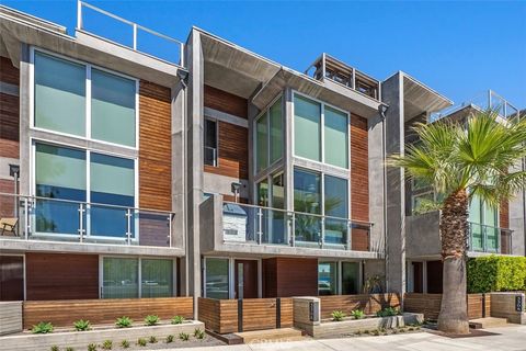 Photo of 3306 Via Oporto, Newport Beach, CA 92663 (MLS # OC26156882)