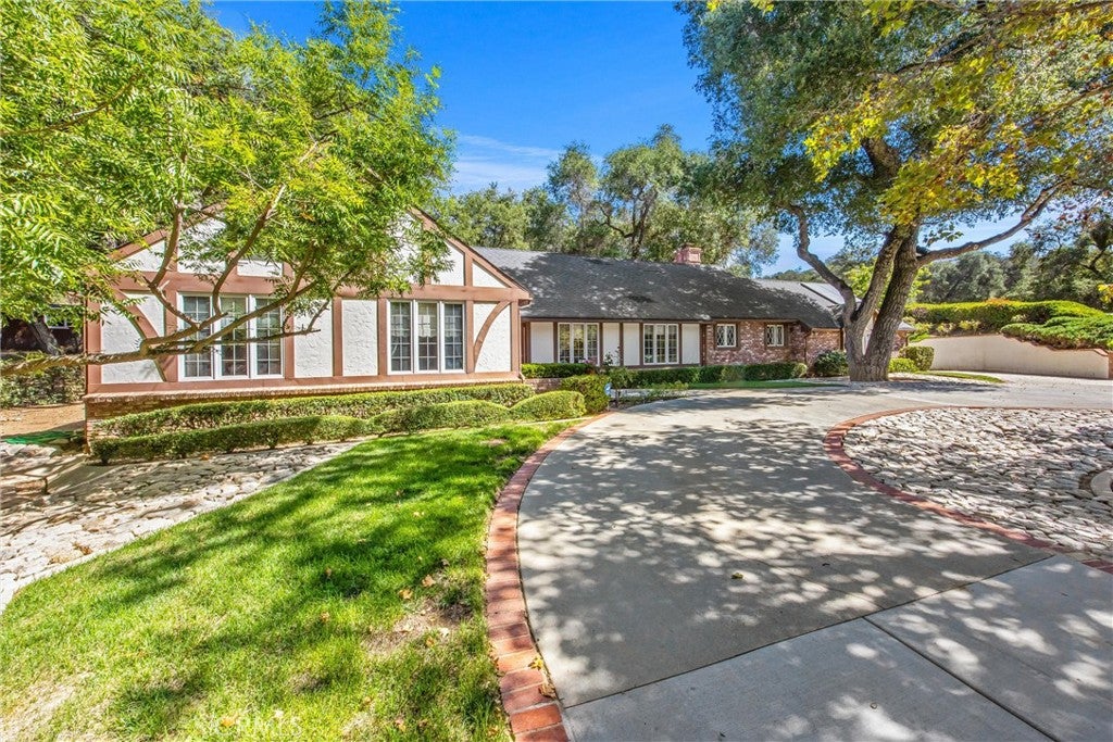 37242 Oak Grove