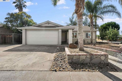 Photo of 1694 Arrowhead Avenue, Livermore, CA 94551 (MLS # ML82061545)