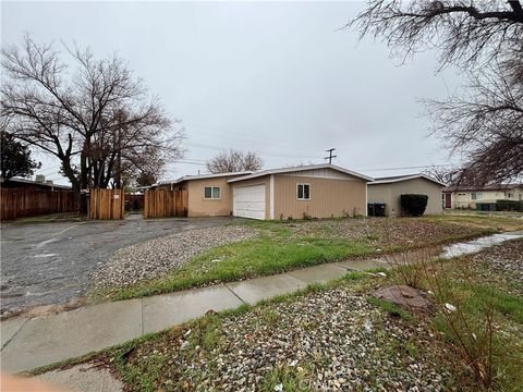 Photo of 45414 Corkwood Avenue, Lancaster, CA 93534 (MLS # SR25280833)
