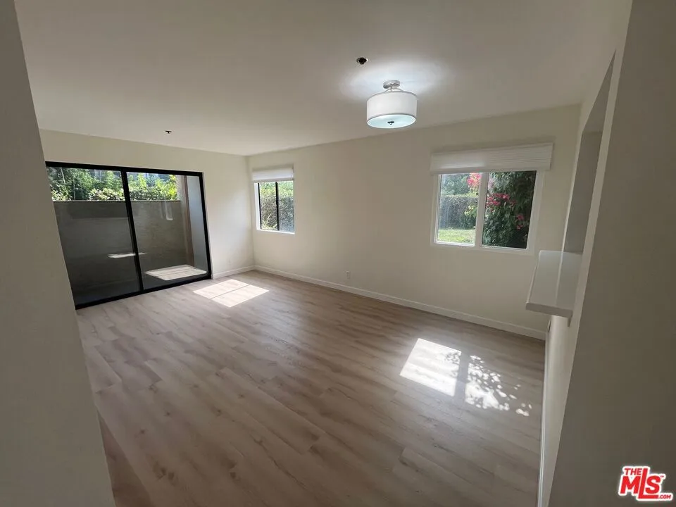 Pacific Palisades, California 90272, United States, 1 Bedroom Bedrooms, ,1 BathroomBathrooms,Residential,Active,214550
