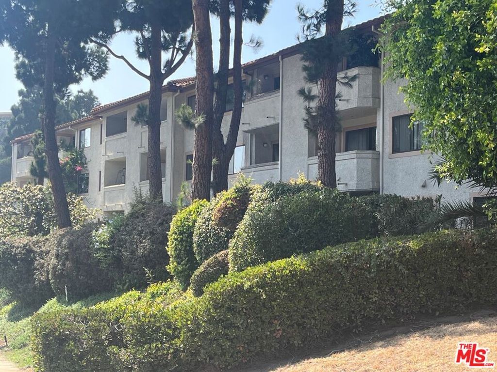 Photo of 501 Palisades Drive #124, Pacific Palisades, CA 90272 (MLS # 25595093)