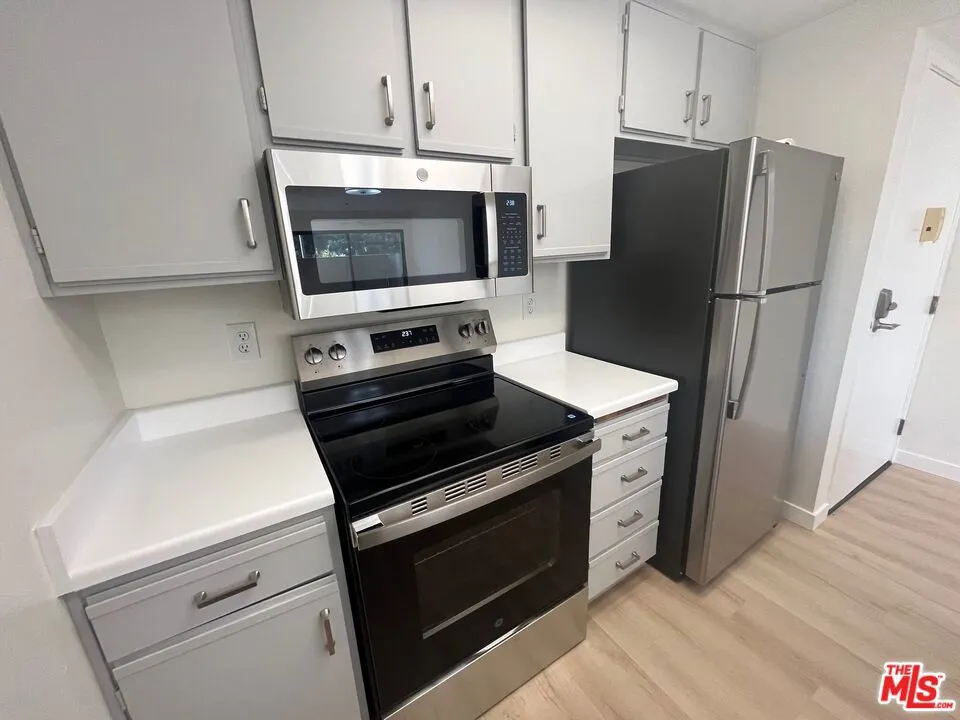 Pacific Palisades, California 90272, United States, 1 Bedroom Bedrooms, ,1 BathroomBathrooms,Residential,Active,214550