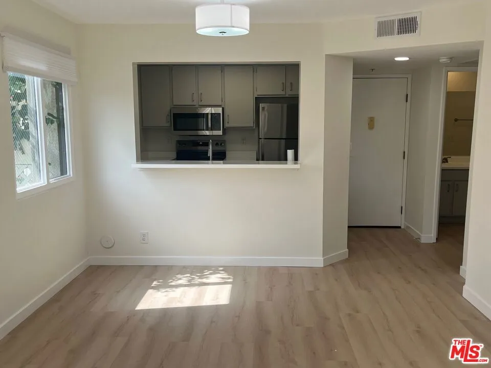 Pacific Palisades, California 90272, United States, 1 Bedroom Bedrooms, ,1 BathroomBathrooms,Residential,Active,214550
