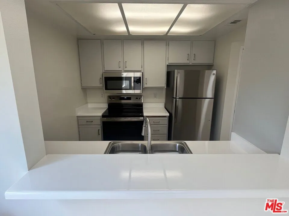 Pacific Palisades, California 90272, United States, 1 Bedroom Bedrooms, ,1 BathroomBathrooms,Residential,Active,214550