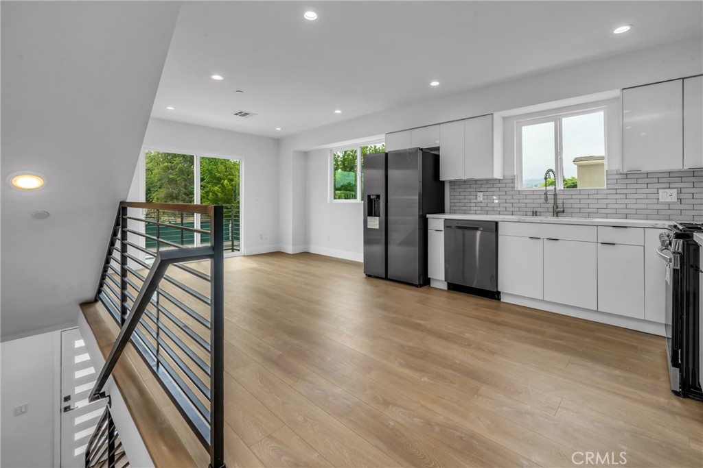 Luxury townhome in a prime location in Studio City. This is an amazing upscale brand-new construction. This townhome is 3 levels, on the FIRST LEVEL is a small reception area with a Bedroom & Full Bathroom which is ideal for guests, parents or in-laws. The SECOND LEVEL includes a sleek modern kitchen with stainless steel appliances, quartz countertops, high-quality finishes, balconies, natural light with windows, and an inviting open floorplan with another sizable room to be used as an ADDITIONAL LIVING ROOM, family, entertainment room or a 4th bedroom. The THIRD LEVEL has 2 Master Bedrooms with 2 Master Bathrooms. ALL BEDROOMS comes with flat screen TVs & Mini Fridges. ALL BATHROOMS are high end finished coming with attached blow hair dryers. You have one garage with EV Car Charge and two private parking spaces and the building has a gate for privacy and security. Each unit has their own separate private entrance alongside its own washer and dryer. Come enjoy this A+ location close to the new Shops at Sportman Lodge that features stores, shops, and restaurants including Erewhon, Equinox, Moorpark Tujunga Village shops, the Aroma Cafe, Vitellos Italian, Caioti, Gelato Bar. The location is in close proximity to Sherman Oaks, Hollywood, Universal Studios, local restaurants, parks, and many entertainment places on Ventura Blvd and is perfectly located near freeways like the 101, 170, and 134. Just minutes away from Universal Studios, CBS Studios, Ventura Blvd and the highly desirable Colfax Charter elementary school.