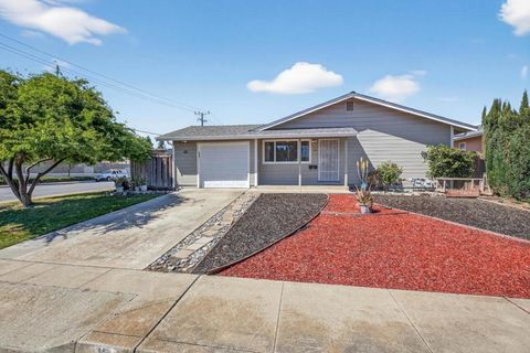 Photo of 3343 Mckinley Drive, Santa Clara, CA 95051 (MLS # ML82049255)