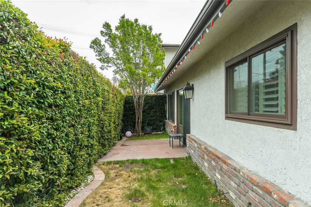 Properties 2 303 S Kenneth Road